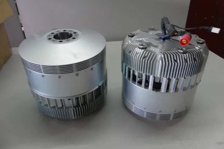 2x Motor